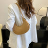 trendige Schultertasche "Half Moon" - BeautyCrush