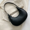 trendige Schultertasche "Half Moon" - BeautyCrush