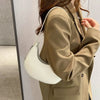 trendige Schultertasche "Half Moon" - BeautyCrush